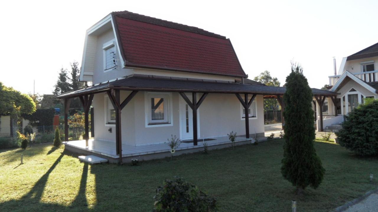 Ferienhaus Am Plattensee Балатонмариафюрдё Экстерьер фото