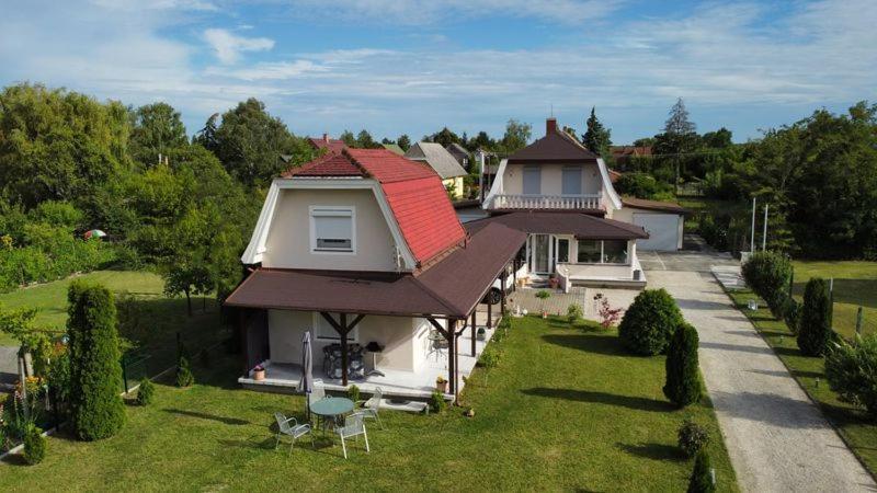 Ferienhaus Am Plattensee Балатонмариафюрдё Экстерьер фото